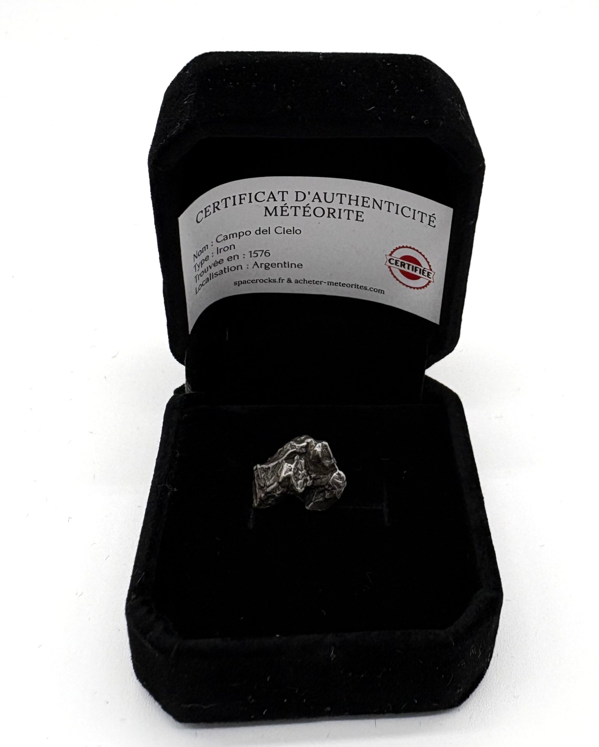 Meteoritenfragment Campo del cielo in einer schwarzen Schachtel (4)