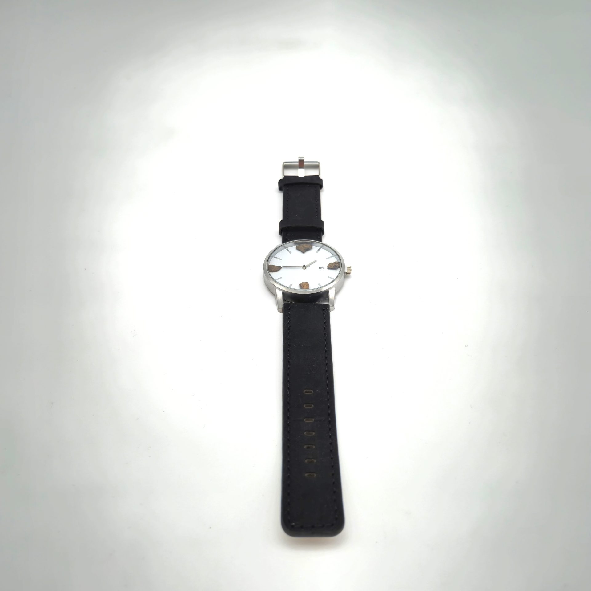 Meteorit Nwa 14093 Uhr schwarzes Leder mit weißem Zifferblatt (5)