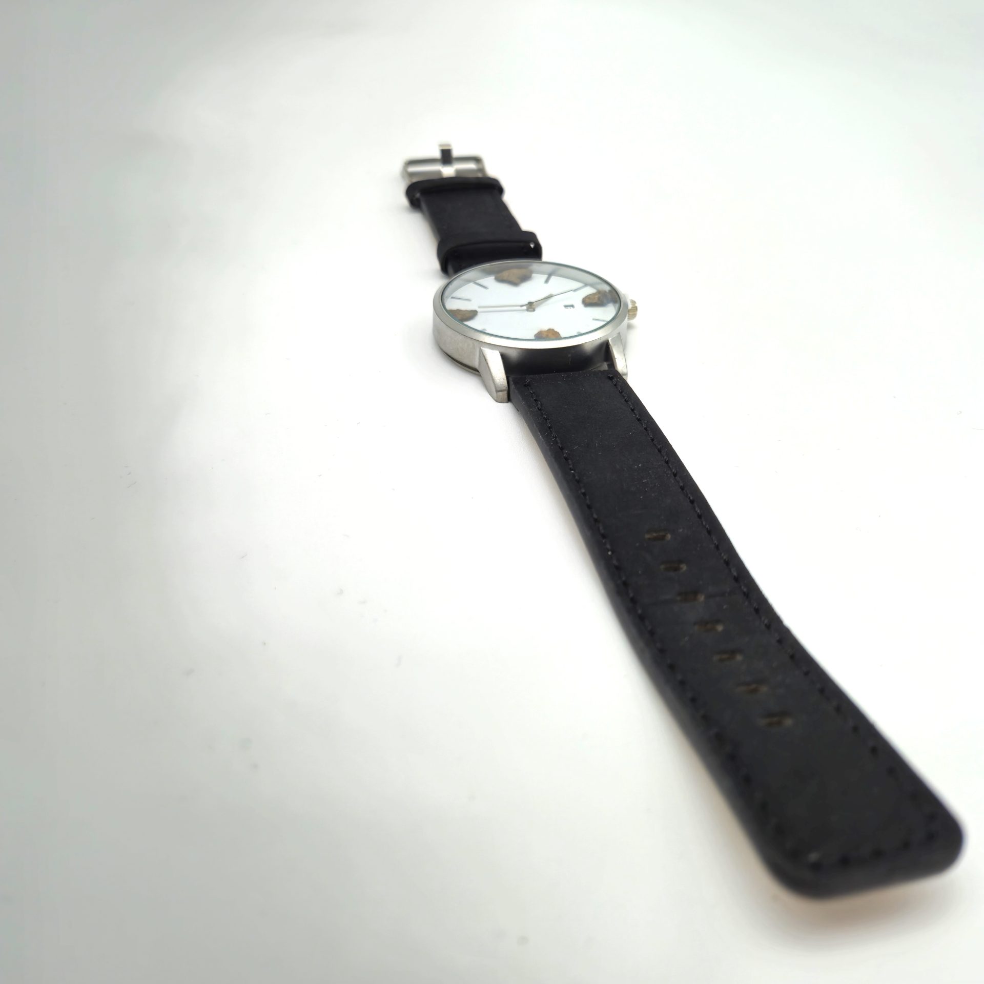 Meteorit Nwa 14093 Uhr schwarzes Leder mit weißem Zifferblatt (6)
