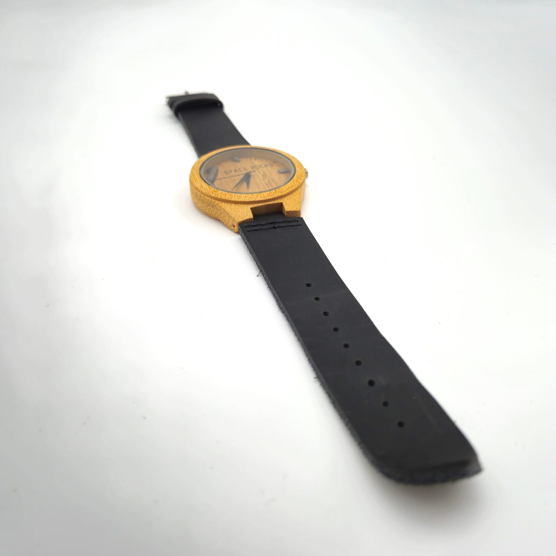 hölzerne Uhr Meteorit Aletai Space Rocks (1)