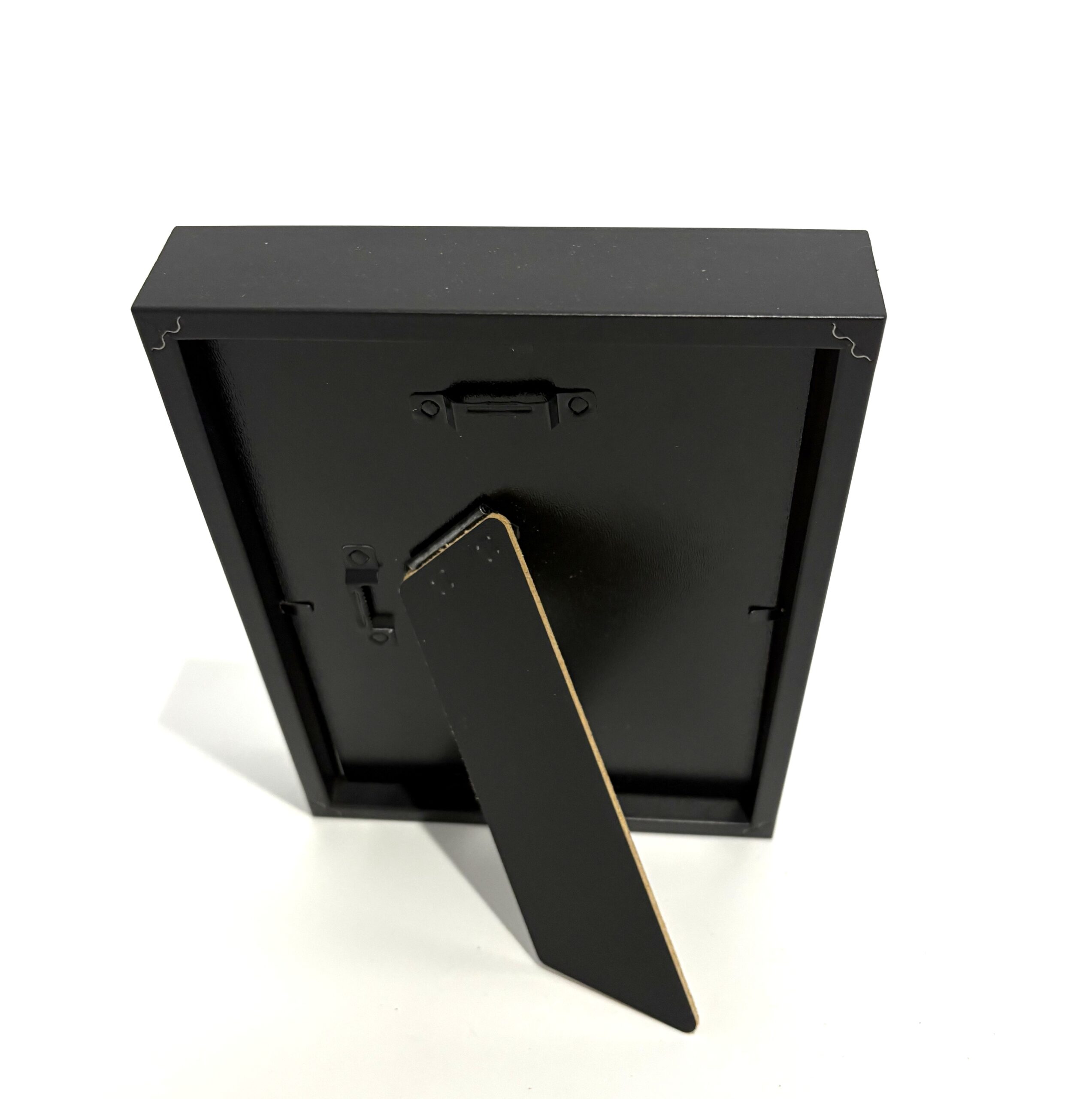 hinten schwarzer Rahmen