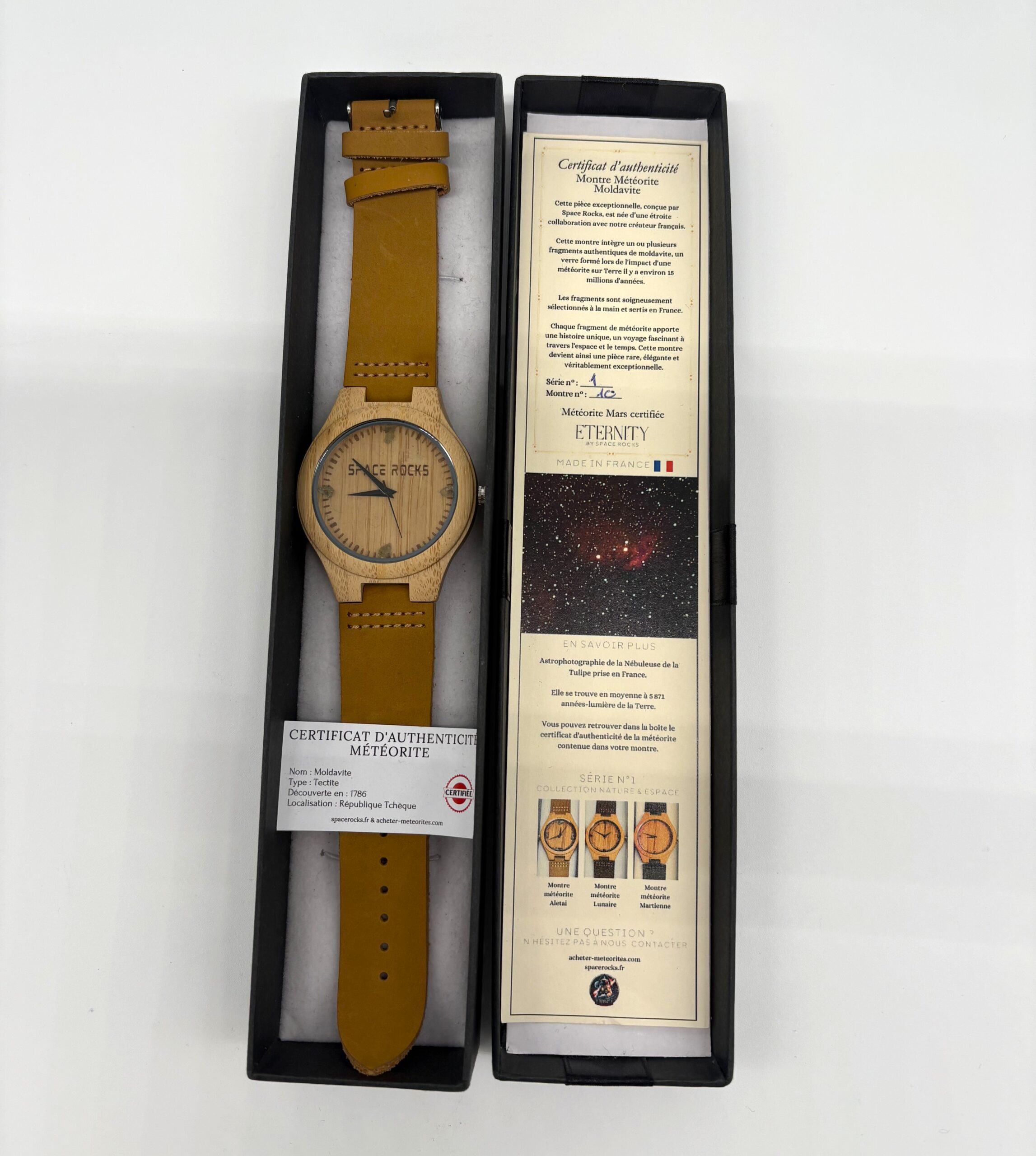 Impaktit-Holzuhr aus Moldavit