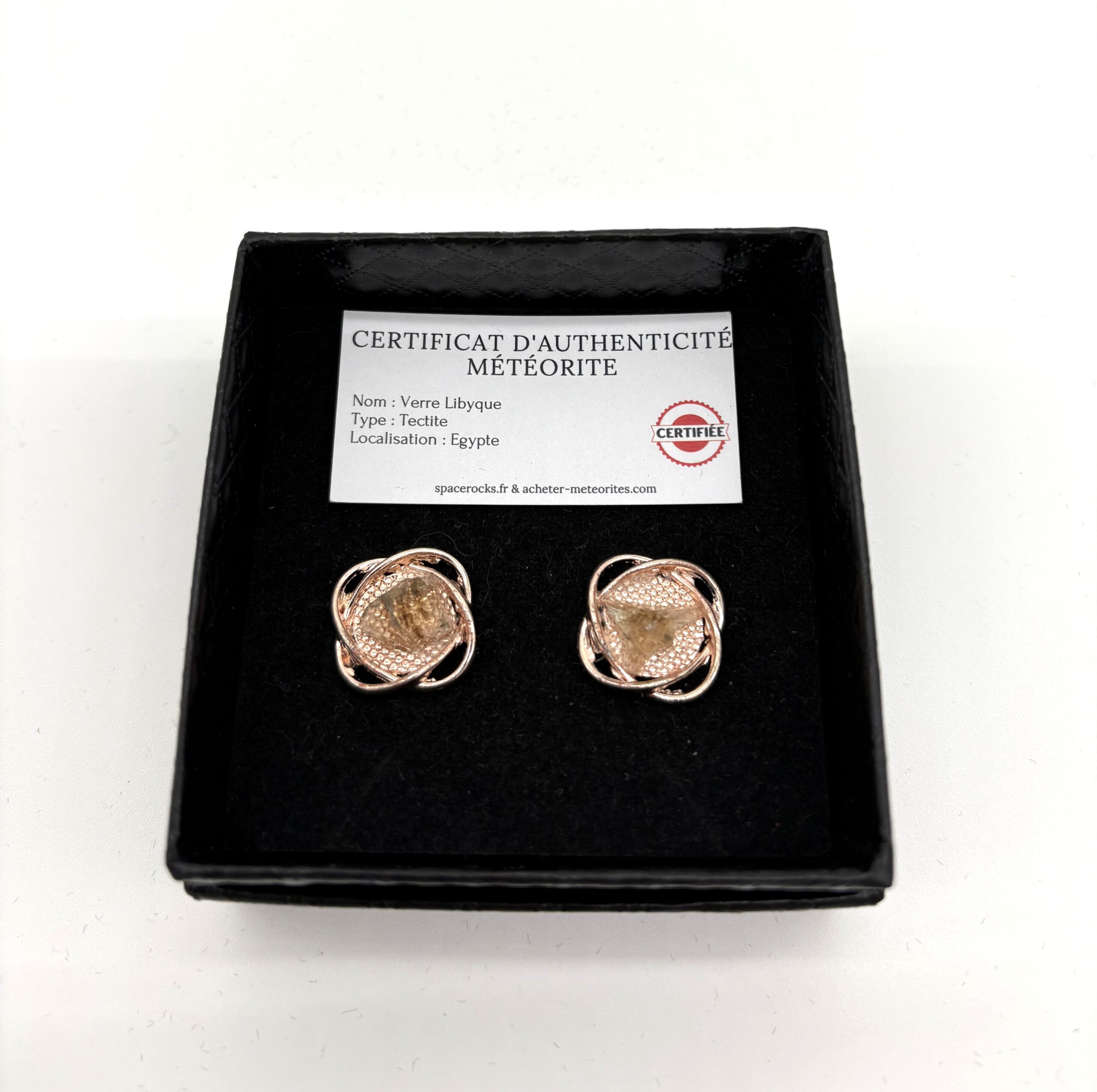 Impaktit-Ohrring aus lybischem Glas