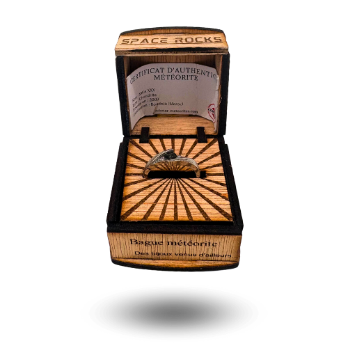 Ring Nwa Meteorit, Holzschatulle