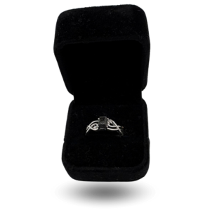 Bague contemporaine argentée avec NWA 13290 et zircons