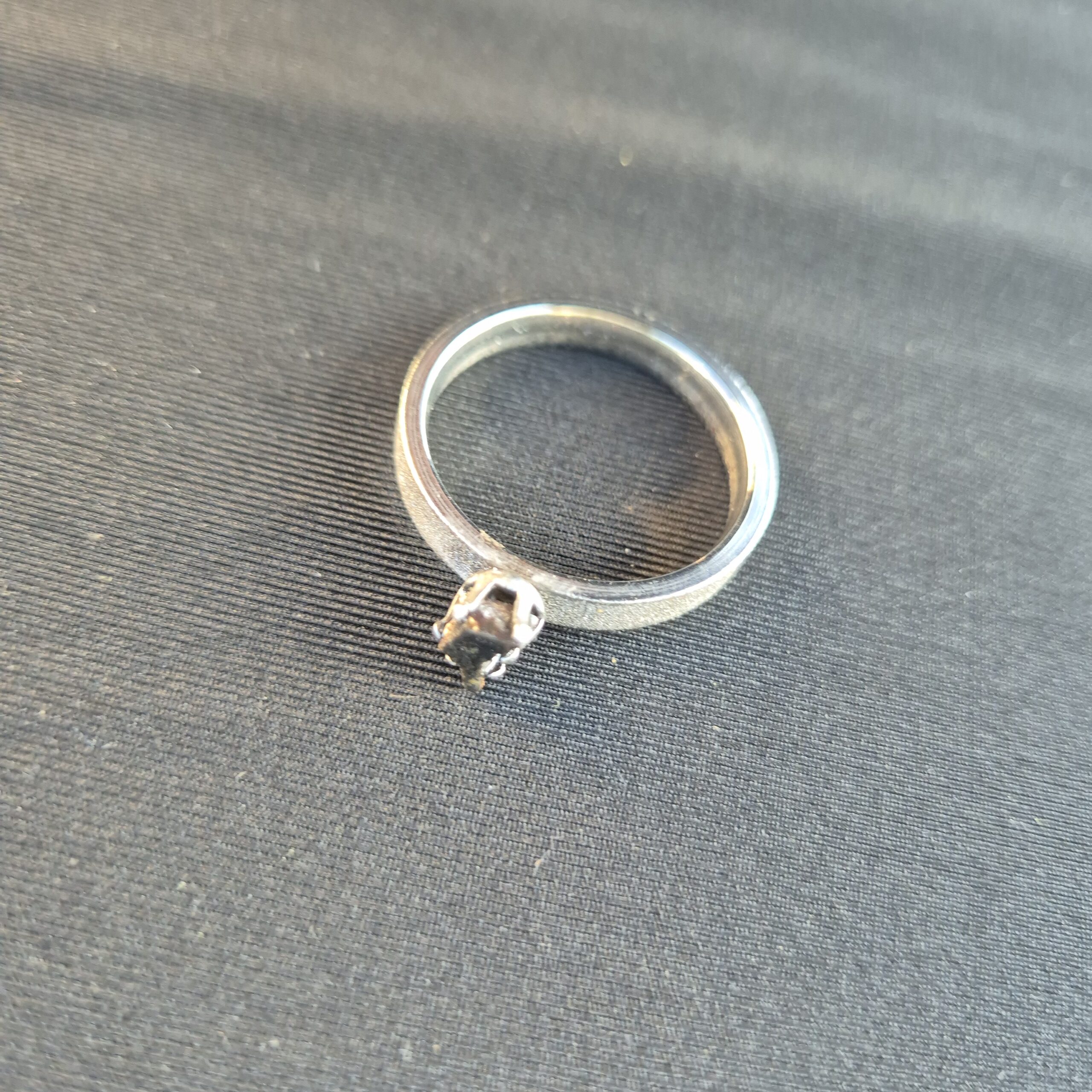 Bague moderne argentée avec NWA 13290