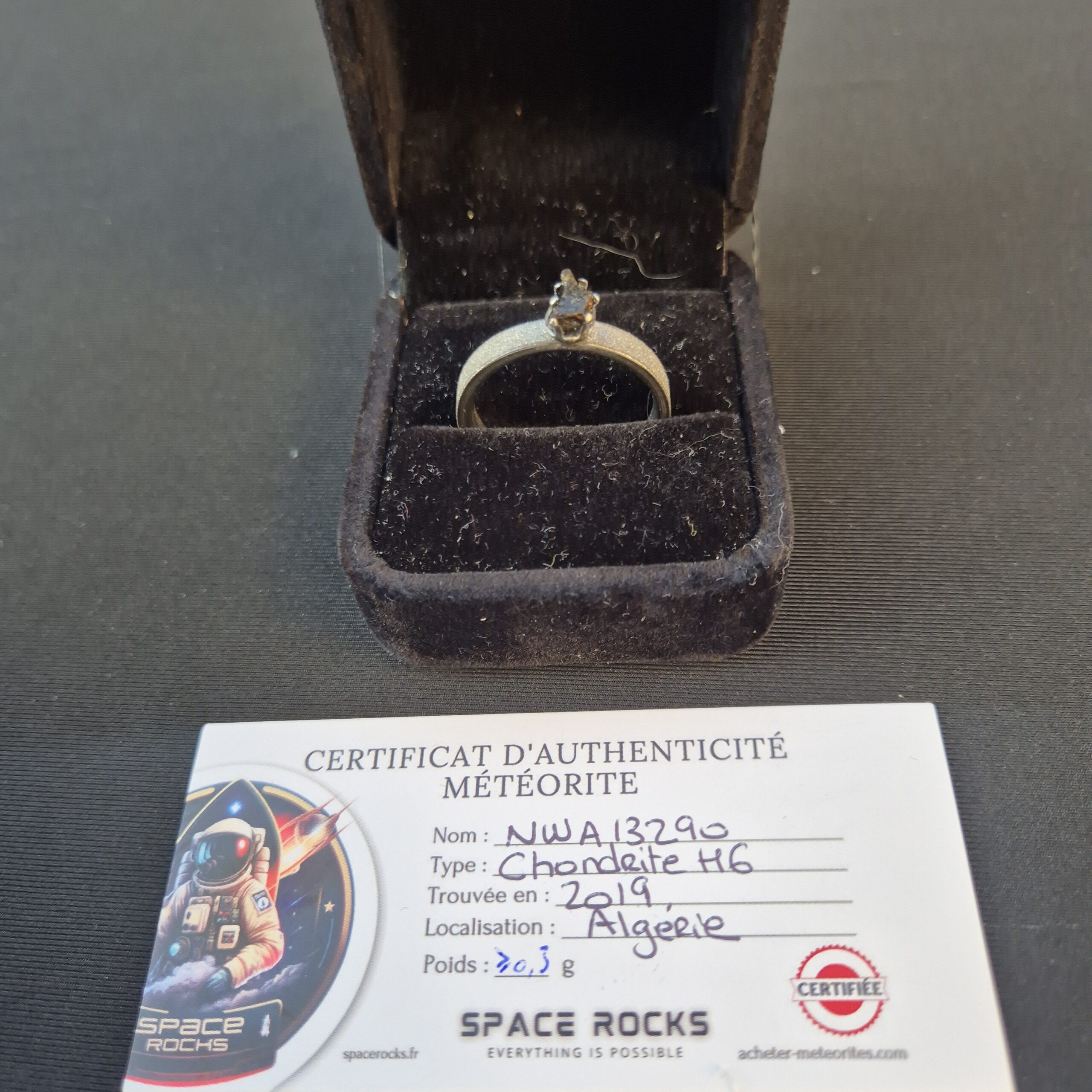 Bague moderne argentée avec NWA 13290