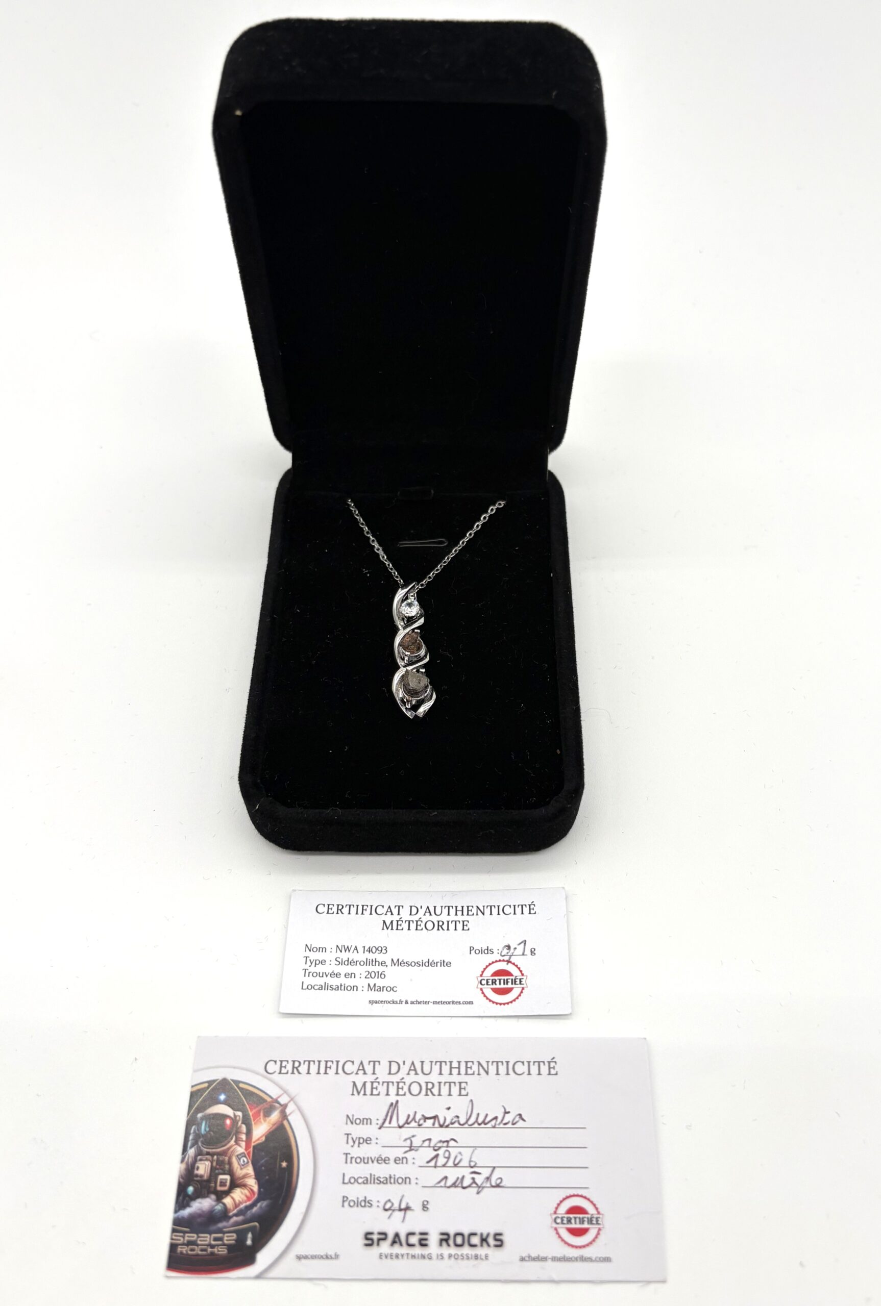 Silberne Design-Halskette - gedrehter Anhänger mit Meteoriten und Zirkonen