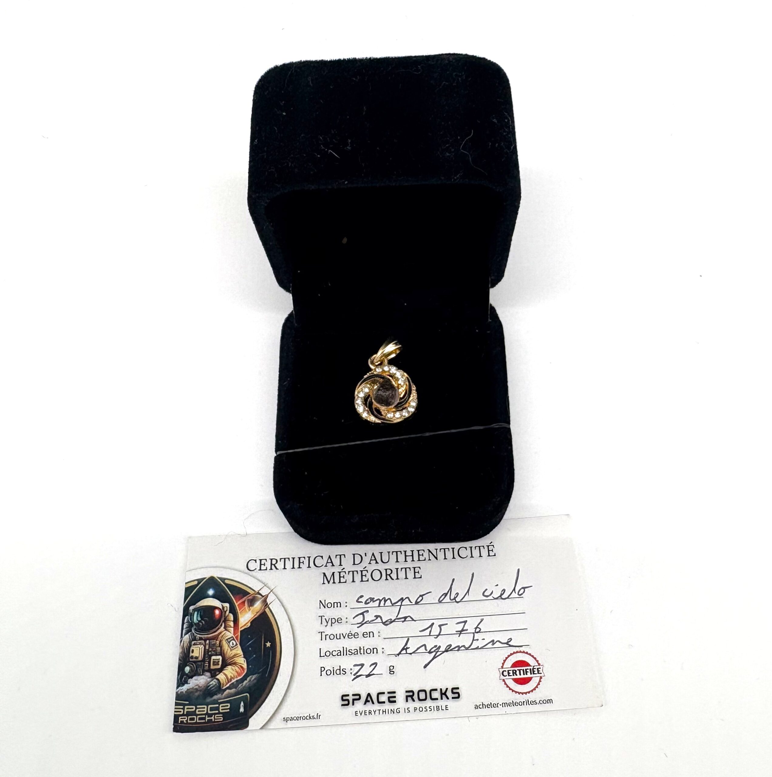 runder, vergoldeter Campo del cielo-Anhänger mit wirbelförmigen Zirkonen rundherum